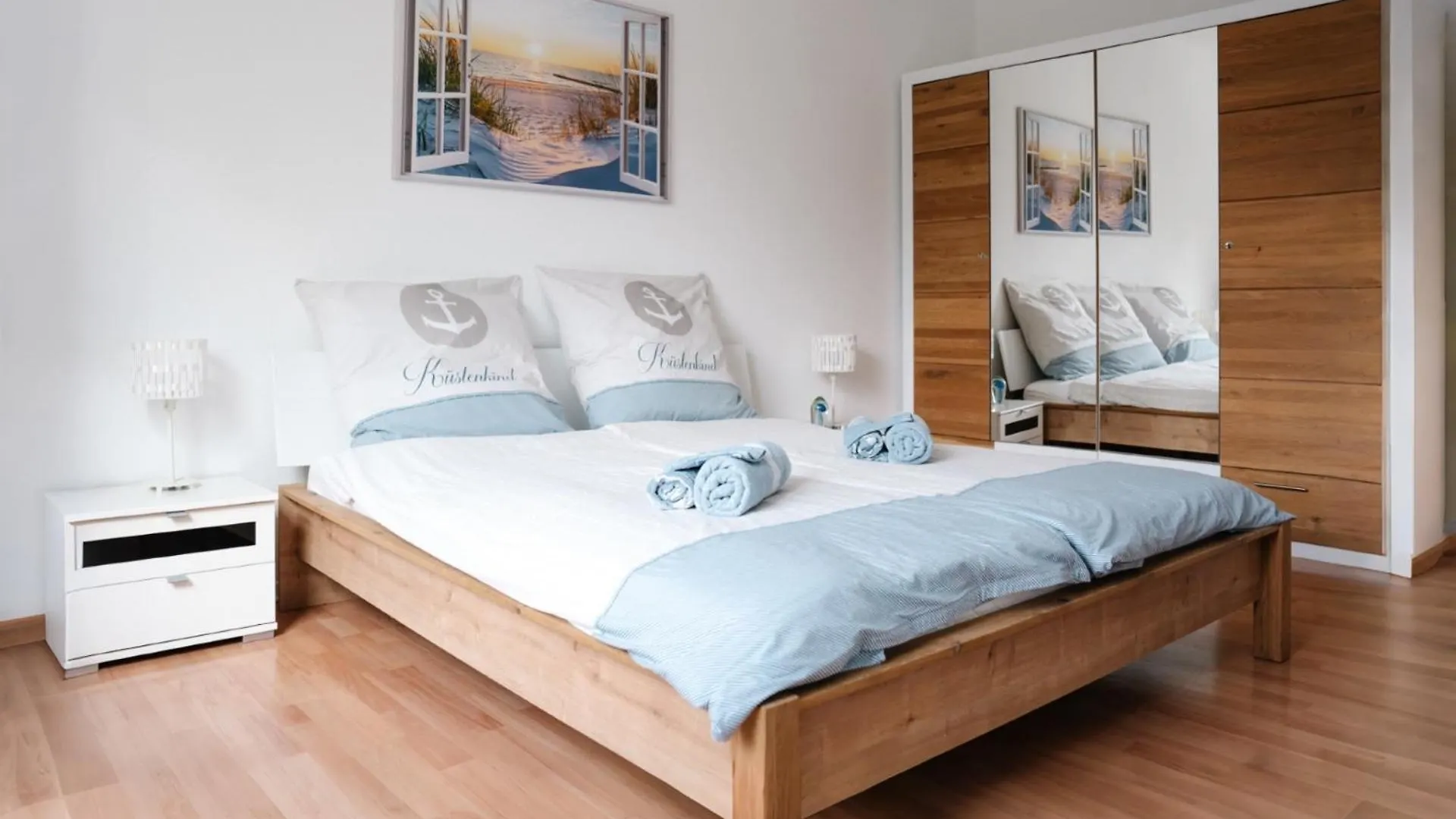 Sunny Maritime Apartment Near Hannover Central Station Germany